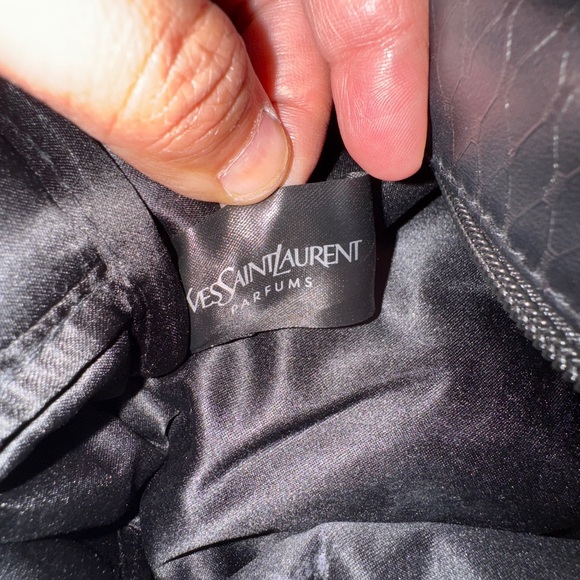 ✨ Yves Saint Laurent Parfums Black Cosmetic Bag ✨ - Picture 6 of 7